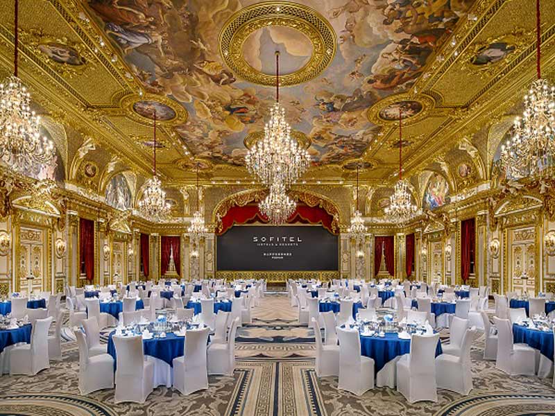led screen in hotel meeting room